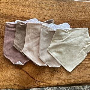 Neutral cotton bibs